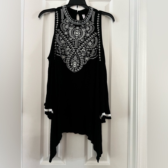Xhilaration Embroidered Cold Shoulder Fishtail Black crinkled Gauze Tunic. - Picture 16 of 16